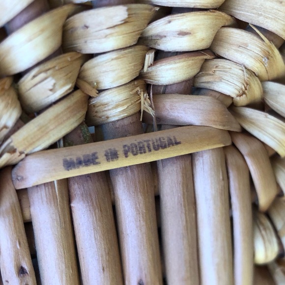 Vtg Woven Decor with Faux Florals - Picture 11 of 13